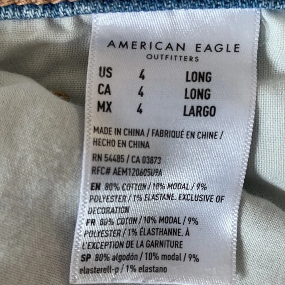 American Eagle "Mom Jean" Blue Jeans Size 4 Long #410 - Picture 9 of 12